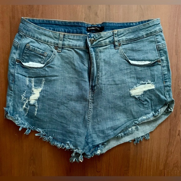 BLUENOTES Women’s Torn Jean Shorts Blue Size 34W - Picture 1 of 6